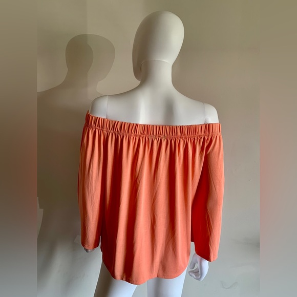 NWOT Marciano Armelle Off-The-Shoulder Top in Peach - Picture 4 of 6
